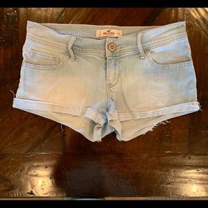 Hollister | denim low-rise short-short | 3; 26w